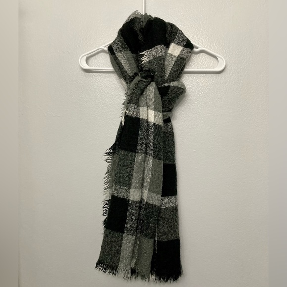 Plaid Small Fringe Scarf - Picture 3 of 10
